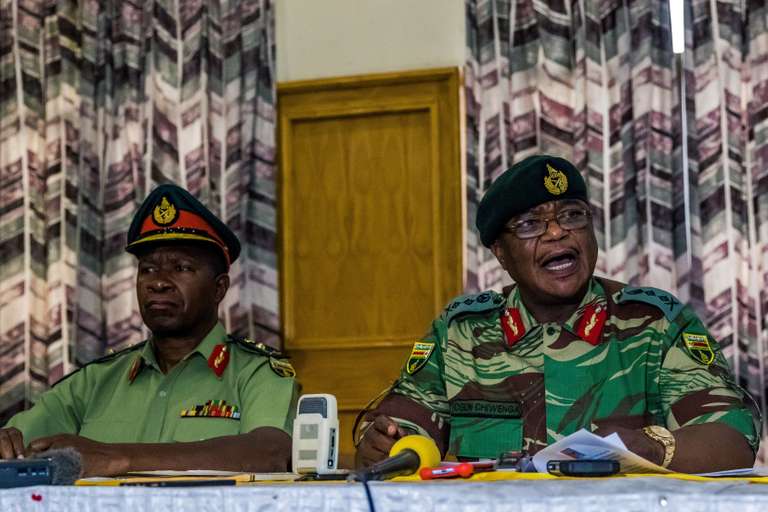 Zimbabwe : « Le limogeage de son vice-président par Mugabe a été le coup de trop »