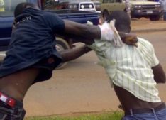 COUPS ET BLESSURES VOLONTAIRES: Mamadou Diallo, fracasse le front d’Aicha Ndiaye et poignarde le bras de son frère Djamil