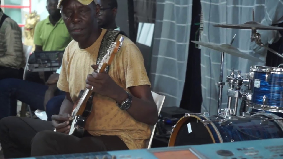 GUITARISTE LE PLUS CONVOITE: Jimmy Mbaye dans un «ngaralé» d'enfer entre Youssou Ndour et Wally Seck