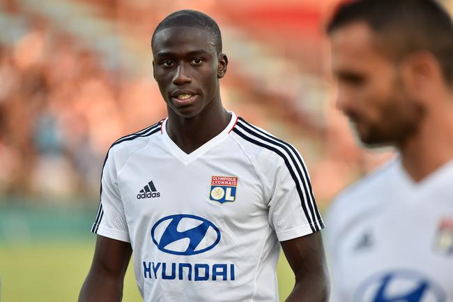 CONTACTE PAR ALIOU CISSE: Ferland Mendy hésite encore