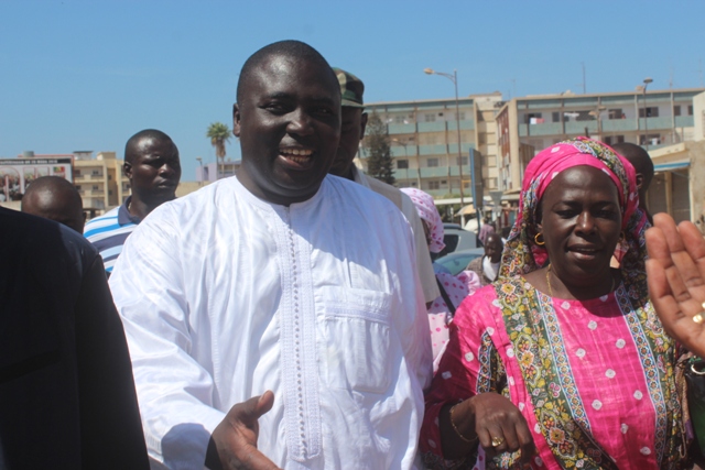 BLOCAGE DES PROJETS DE POSE DE GAZON SYNTHETIQUE DANS LES ECOLES: Bamba Fall et la Médina descendent en flammes le sous-préfet Djiby Diallo