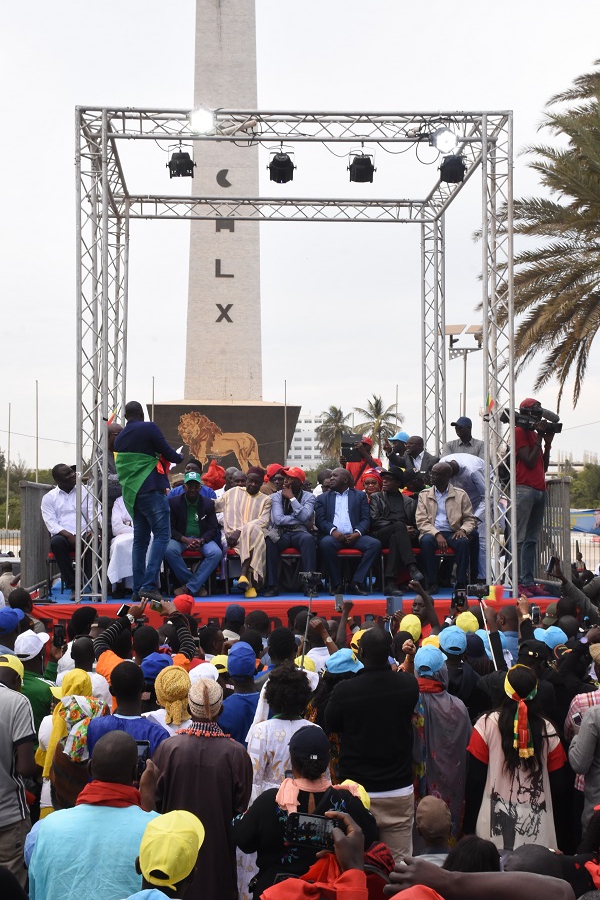 RASSEMBLEMENT DE L'OPPOSITION A LA PLACE DE L'OBELISQUE (en images)