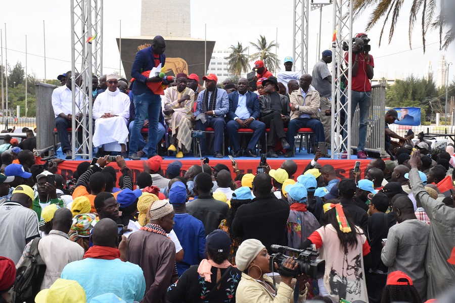 RASSEMBLEMENT DE L'OPPOSITION A LA PLACE DE L'OBELISQUE (en images)