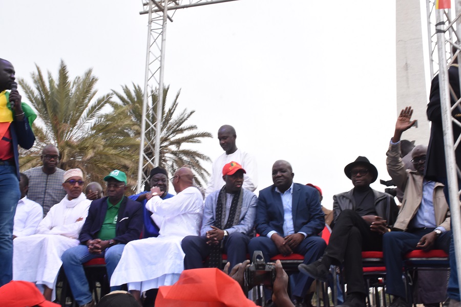 RASSEMBLEMENT DE L'OPPOSITION A LA PLACE DE L'OBELISQUE (en images)