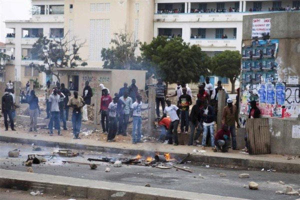 AVENUE CHEIKH ANTA DIOP: Les jeunes se frottent aux policiers tout l’après-midi d’hier