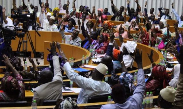 124 députés approuvent le projet de loi: La main de la majorité n’a pas tremblé, le Pds refuse de voter contre