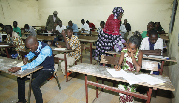 VOL DE TABLES-BANCS AU CEM DE YEUMBEUL NORD: un professeur de Maths, le vigile de l’établissement et un charretier arrêtés