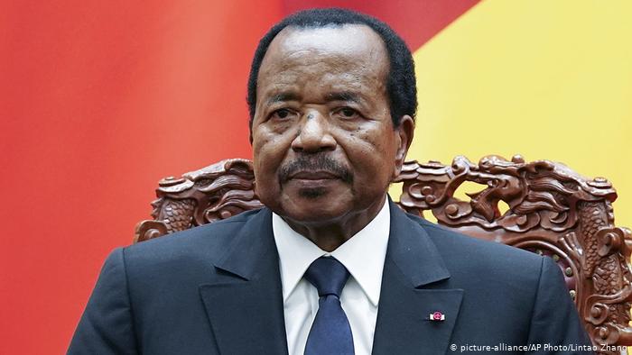 Passeport diplo offert à Achille Mbembé : l'affaire fait grand bruit au Cameroun; les partisans de Biya dénoncent, les intellectuels applaudissent