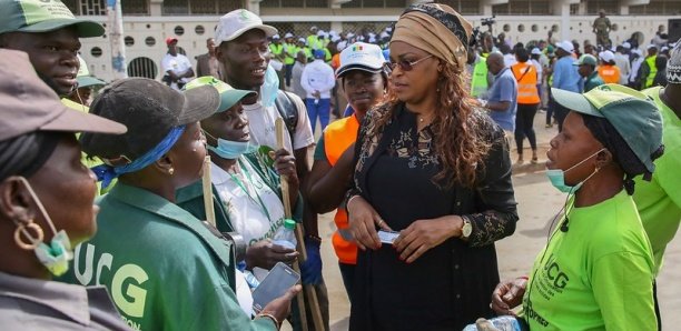 Cleaning Day : Marième Faye Sall offre 50 000 à chaque éboueur