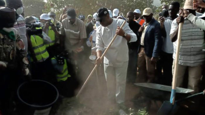 JOURNEE DE NETTOIEMENT: Macky Sall prend le balai et annonce des «mesures coercitives» ; Diouf Sarr nettoie les hôpitaux