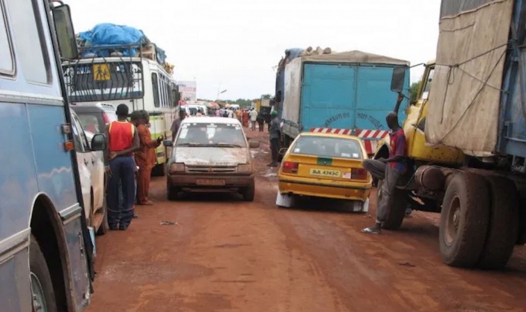 REPRÉSAILLES : LA GAMBIE FERME SES FRONTIÈRES AUX TRANSPORTEURS SÉNÉGALAIS À PARTIR DU 19 FÉVRIER