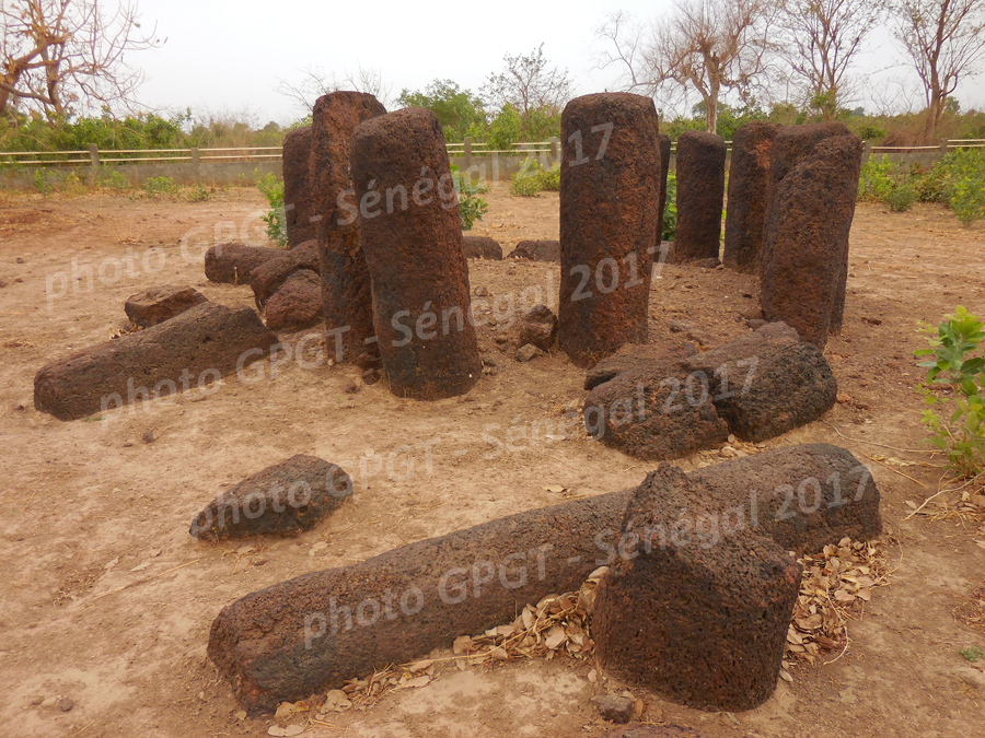 Sahel exhibition au grand musée métropolitan de New York :  les objets d’art du Sénégal très bien représentés, le mégalithe du Sine-Saloum de plusieurs tonnes, la grande attraction