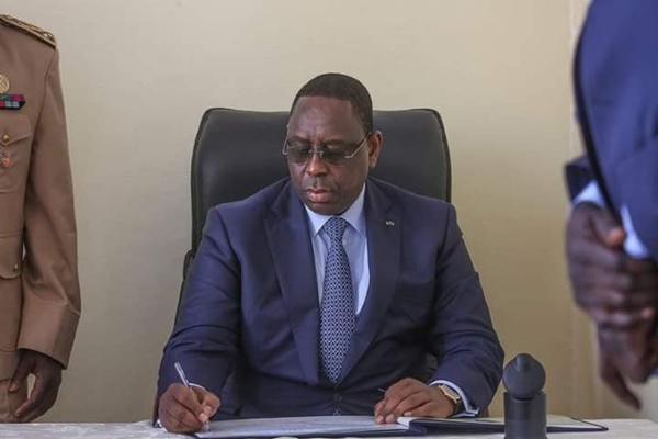 VIOLATIONS DES DISPOSITIONS INTERDISANT LE TRANSPORT INTERURBAIN : Macky Sall requiert des mesures plus coercitives dans les espaces publics et ouvre les écoles le 2 juin