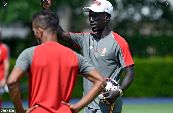 MBAYE LEYE N'A PAS LE DIPLÔME POUR ENTRAÎNER LE STANDARD : Il n'est pour l'instant titulaire que d'un diplôme Uefa B, alors qu'il a besoin de la Licence Uefa Pro