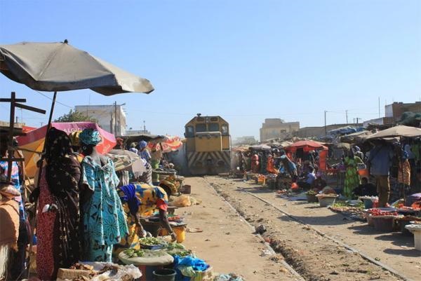 ​Marché Thiaroye : Des commerçants impactés du Ter non indemnisés menacent de s'attaquer au pont en construction