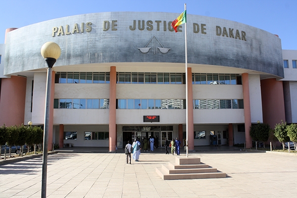 LE COUPLE SENEGALO-ITALIEN SE RETROUVE À LA BARRE: Elimane Sène prend 1 mois ferme pour avoir menacé de mort son épouse Guiliano Papi qui refusait de lui rendre ses enfants