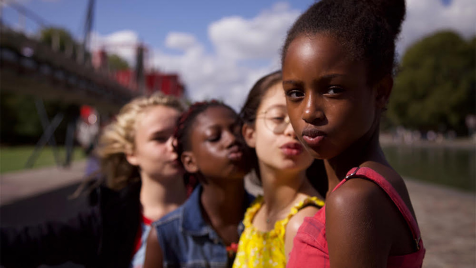 CINEMA: Netflix accusé de sexualiser les jeunes filles après l’annonce de la sortie d’un film sur une Sénégalaise de 11 ans