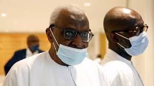 DOPAGE RUSSE ET CORRUPTION A L’IAAF: Lamine Diack condamné à quatre ans de prison, dont deux ferme, avec une amende de 500.000 euros