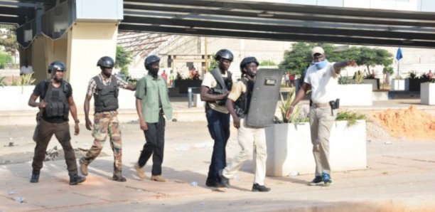 Manif' à Dakar : L'ambassadeur de Guinée exfiltré par la Bip