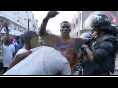 RÉCONCILIATION ENTRE POLICIERS ET MANIFESTANTS