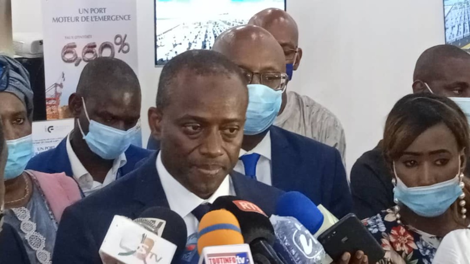 LA FONDATION DU PORT DANS LA RIPOSTE CONTRE LE COVID-19 Aboubacar Sédikh Bèye dote le ministère de la Santé de 2 appareils respiratoires, de gels hydro-alcooliques, de masques, de savons liquides …