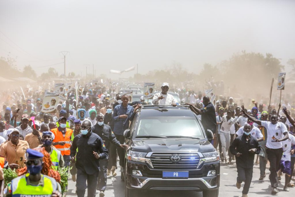 Koumpentoum : Macky force son cortège à s’arrêter pour écouter les doléances des populations