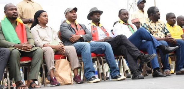 RASSEMBLEMENT M2D A LA PLACE DE LA NATION Le M2D mobilise, charge Macky et l’écarte de la présidentielle de 2024