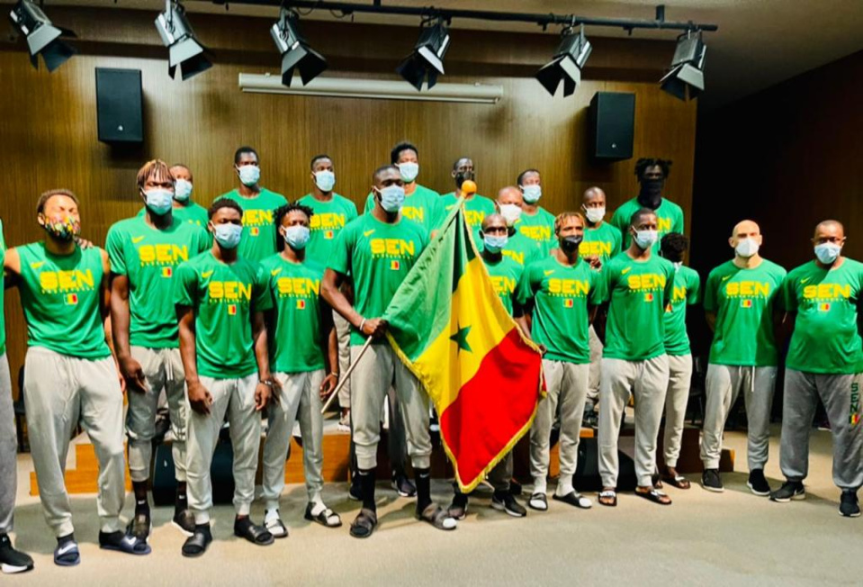 AFROBASKET KIGALI 2021: Les Lions ont reçu le drapeau national hier