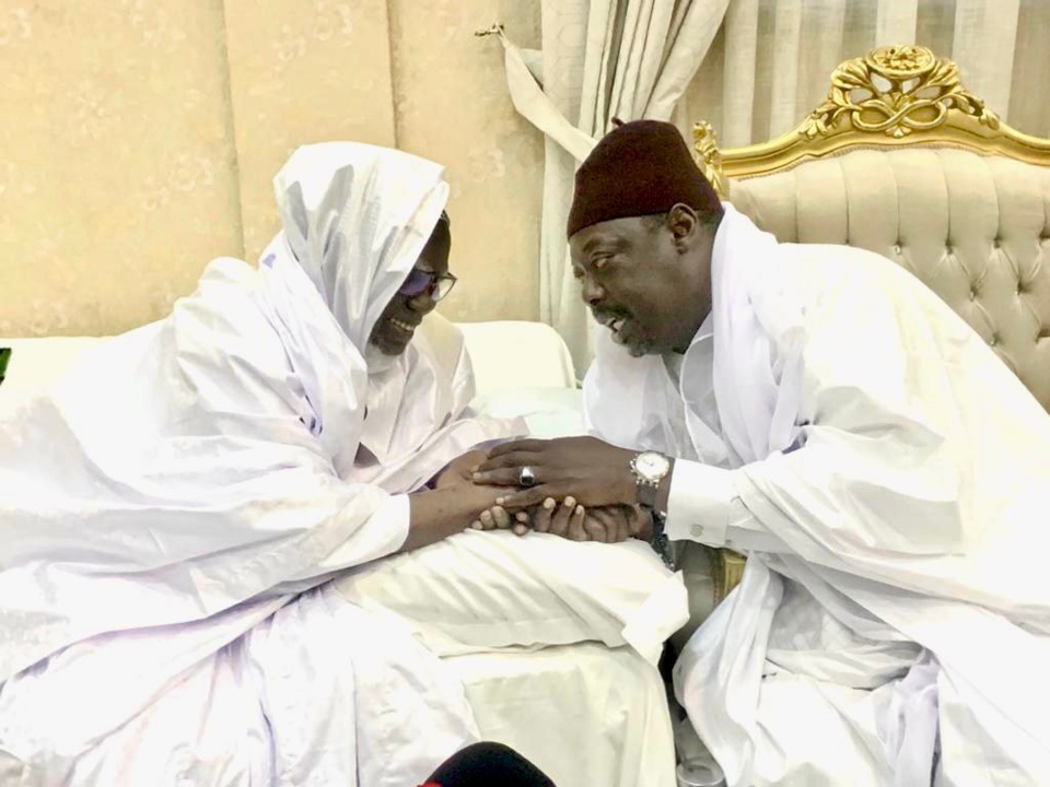 RECEVANT LA DÉLÉGATION DE SERIGNE BABACAR SY MANSOUR  Serigne Mountakha se dit touché par l’attention du Khalife des Tidianes