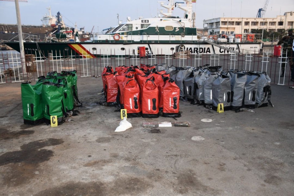 Trafic de drogue: La marine intercepte un navire avec 2026 kg de cocaïne