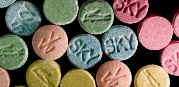 OFFRE ET CESSION DE DROGUE:Ndongo Dièye remet 10 comprimés d'ecstasy à un indicateur de la police qu'il prenait pour un client et se fait arrêter