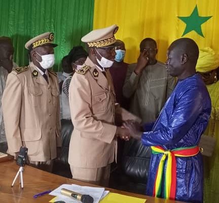 INSTALLÉ OFFICIELLEMENT MAIRE DE KAOLACK:  Serigne Mboup offre à la ville un bus de 30 places et une pelle chargeur d’une valeur de 150 millions