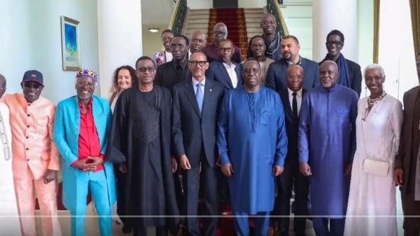 RENCONTRE DU PRESIDENT DE LA REPUBLIQUE AVEC LES SOMMITES DE LA MUSIQUE AFRICAINE  :Macky Sall appelle à l’arrêt de la flagellation des élites du continent et invite les artistes à porter le combat pour la restauration de la dignité de l’Afrique