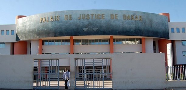 POUR LA MODIQUE SOMME DE 15.000 CHACUN  Cheikh Mboup et René Badjise présentent comme un gendarme et un huissierpour expulser deux locataires