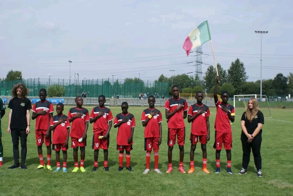 INVITES A PARTICIPER A UNE TOURNEE EUROPEENNE DE FOOTBALL CONTRE LE RACISME:  9 mineurs sauvés d'une déportation par une policière...., la compagnie Iberia refuse de les embarquer