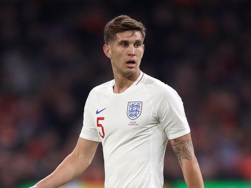 ON SE CALME UN PEU PLUS DU CÔTÉ ANGLAIS: Le défenseur anglais John Stones considère l'élimination de la Belgique comme une «motivation et un rappel que rien n'est acquis»