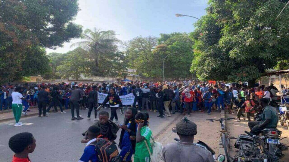 DIFFEREND AVEC DES ÉTUDIANTS LOGÉS PAR LA MAIRIE DE ZIGUINCHOR A DAKAR/ Ousmane Sonko parle de cabale politique et annonce les nouvelles conditions pour que le contrat soit renouvelé