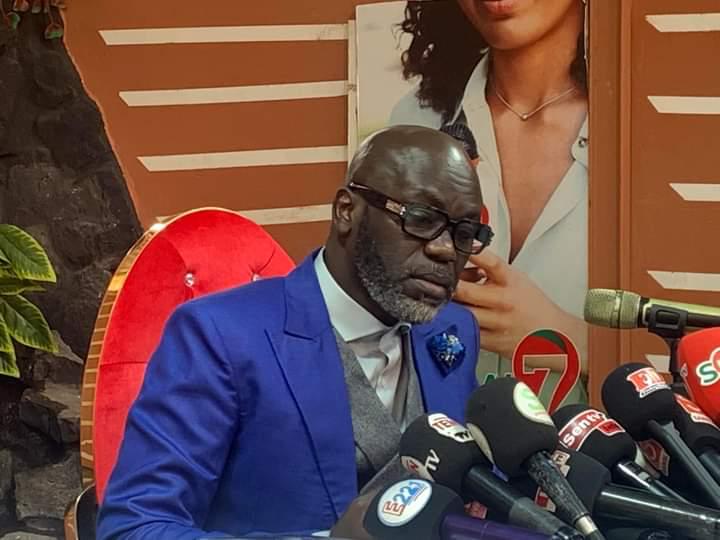 UN MOIS APRÈS LA SORTIE DE « MACKY SALL FACE A L’HISTOIRE »: Cheikh Yérim Seck s’explique, donne ses raisons et promet de reverser les gains de la vente aux personnes démunies