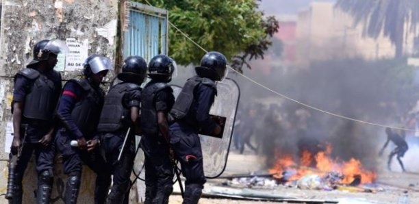 INTERDICTION DE MARCHE À KEUR MASSAR :Des manifestants déclenchent un violent «Gatsa-Gatsa»