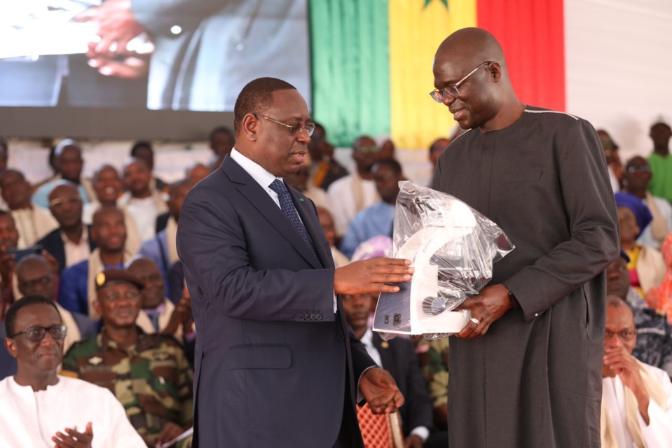 MACKY SALL A LA CEREMONIE DE REMISE DES EQUIPEMENTS SCIENTIFIQUES AUX ETABLISSEMENTS D’ENSEIGNEMENT SUPERIEUR  :«L’école et l’Université doivent rester des pôles d’excellence, où l’on doit rivaliser, non dans la violence physique ou verbale, mais…»