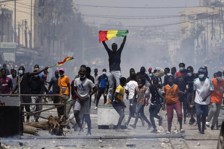 MANIFESTATIONS À TRAVERS LE SÉNÉGAL APRÈS LA CONDAMNATION DE OUSMANE SONKO :Le ministre de l’Intérieur déplore 9 morts et assume la restriction de l’internet pour arrêter la diffusion de messages haineux