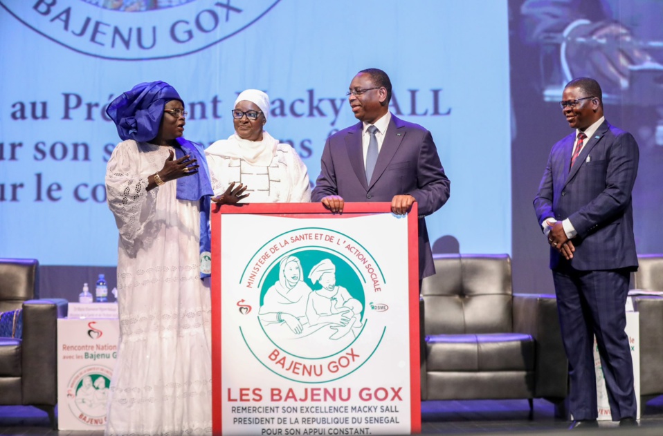 RENCONTRE AVEC LES BAJENU GOX :Macky Sall octroie une motivation de 25.000 francs Cfa par mois aux Bajenu Gox