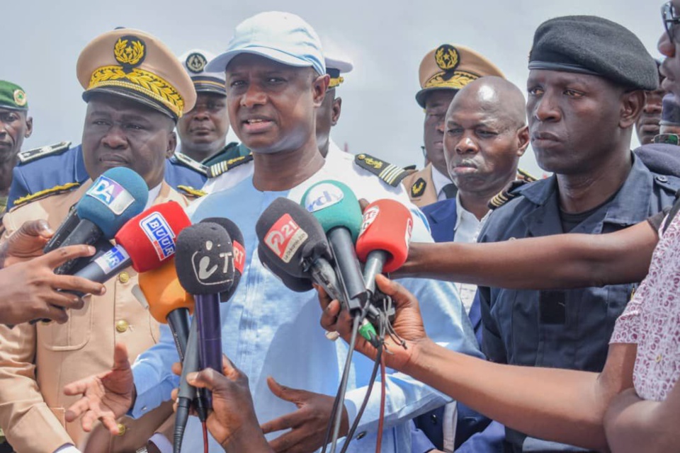 CHAVIREMENT D’UNE PIROGUE AU LARGE DE OUAKAM ET INTERCEPTION D’UNE AUTRE À SAINT-LOUIS : Le ministre de l’Intérieur promet l’enfer aux convoyeurs et lance un appel aux jeunes