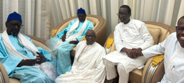 Almadies : Serigne Bassirou Anta Niang le Khalife de Darou Mouhty  a rendu visite à l’ancien Premier ministre Amadou Bâ