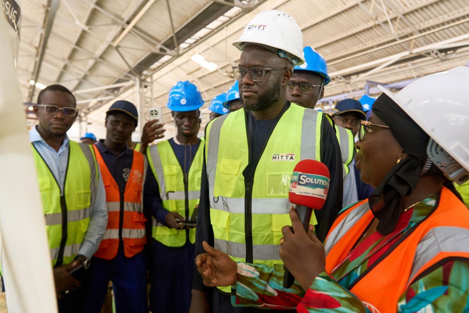 Le ministre Malick Ndiaye visite l'usine d'assemblage de voitures de Serigne Mboup