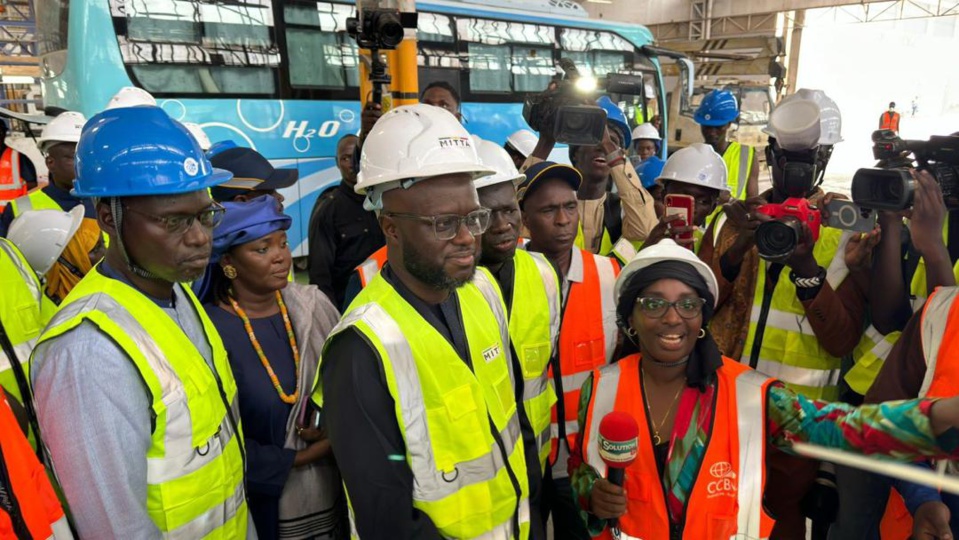 Le ministre Malick Ndiaye visite l'usine d'assemblage de voitures de Serigne Mboup