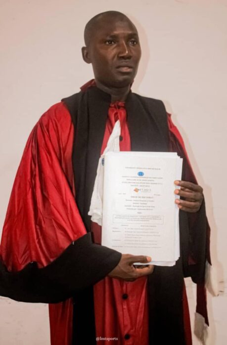 Souleymane Diallo, le sélectionneur de l’équipe nationale locale, a soutenu sa thèse de doctorat à l’université Cheikh Anta Diop de Dakar.