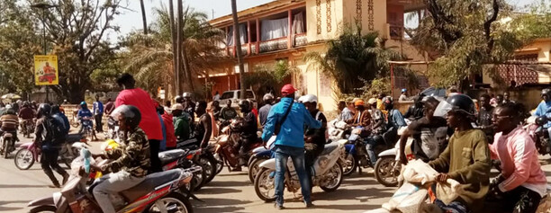 IMMATRICULATION OBLIGATOIRE DES MOTOS DE PLUS DE 49 CC Les Jakartamen de Ziguinchor manifestent et sollicitent une audience