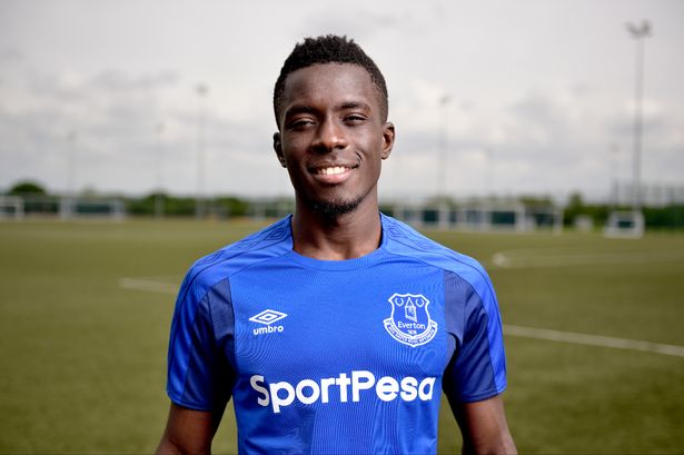 POUR RENDRE HOMMAGE AU LION: Un fan d’Everton appelle son enfant «Gana Guèye»