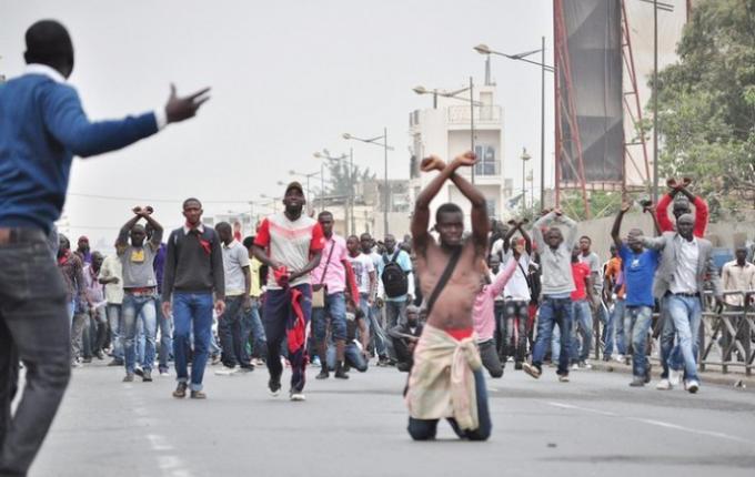 APRES LES VIOLENTES MANIFESTATIONS: Les étudiants de l’Université de Ziguinchor regrettent leurs actes, les professeurs du lycée Djignabo boycottent les cours